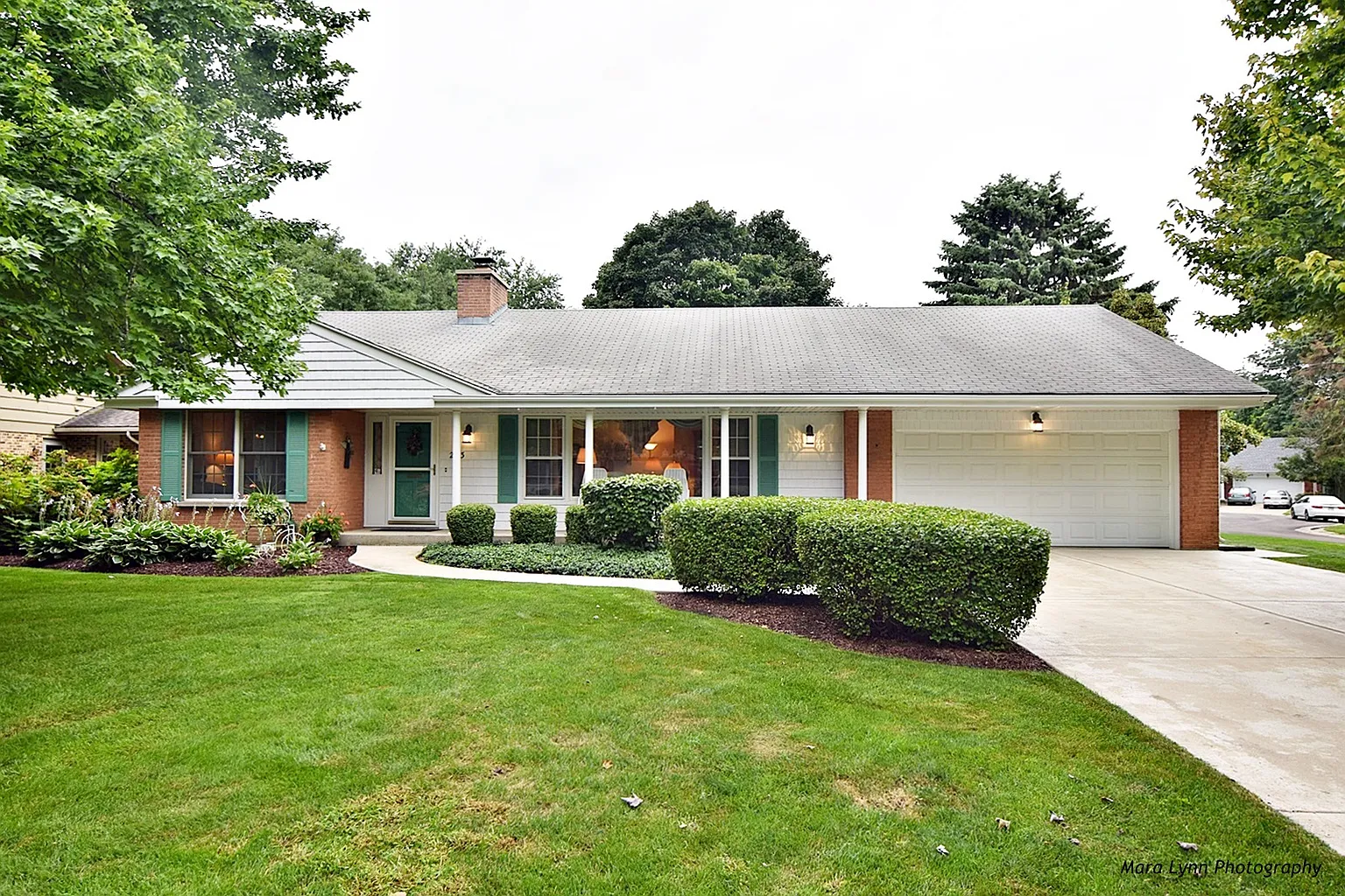 233 Alschuler Dr photo 1