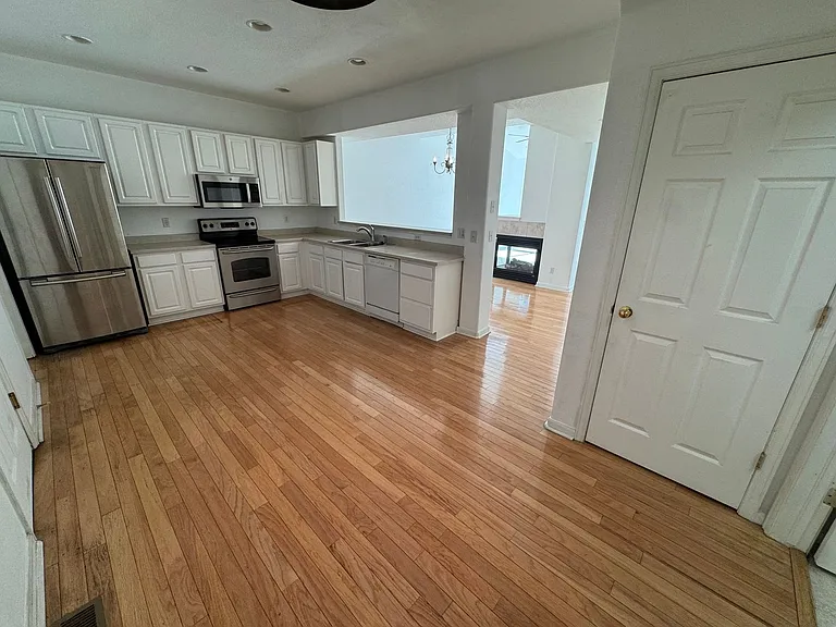 4505 S Auckland Ct — Photo 9
