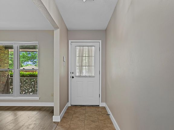 5th image of 10004 Oak Run Dr