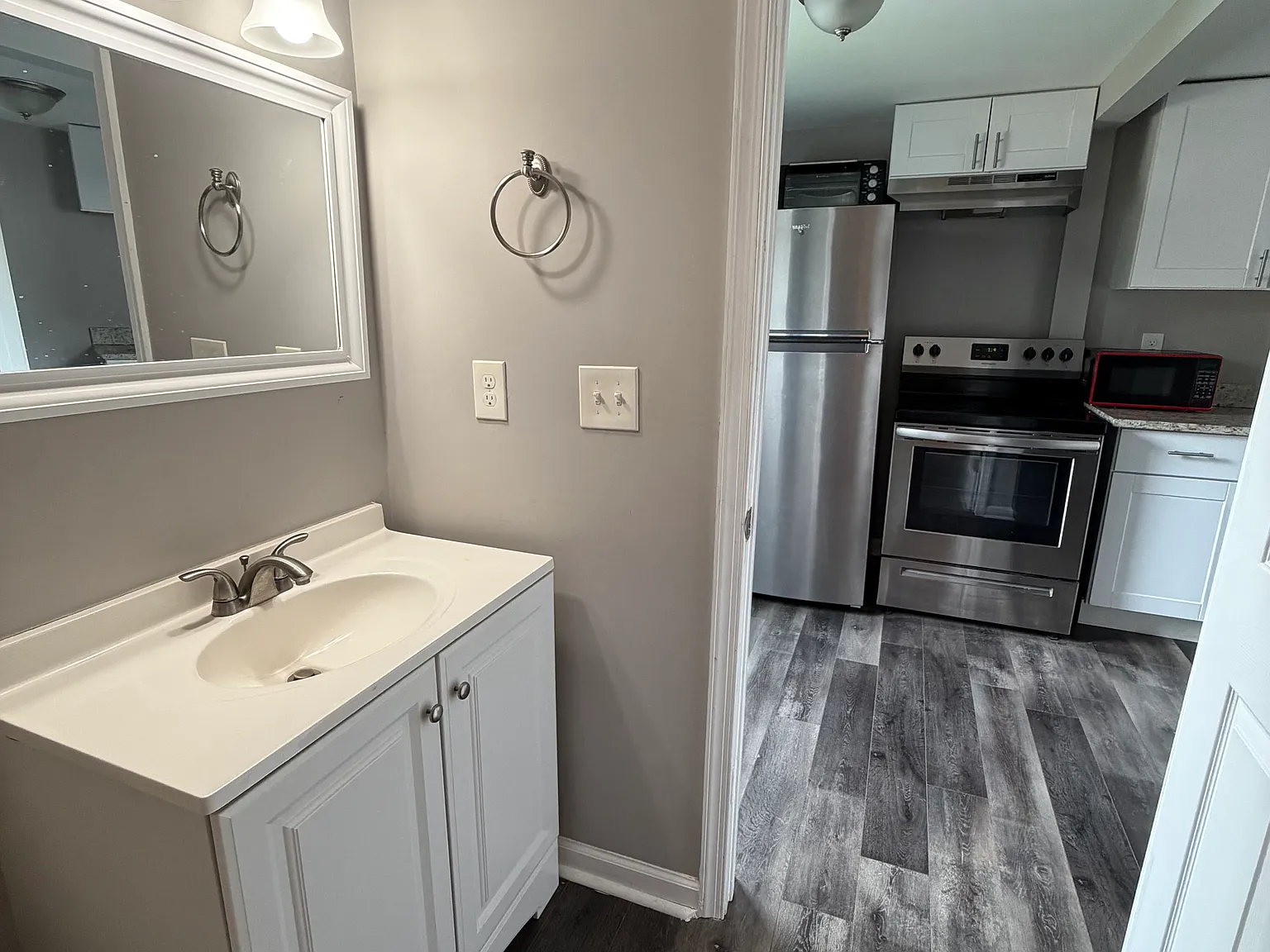 1 bed, 800 sqft, $1,150 — Photo 3