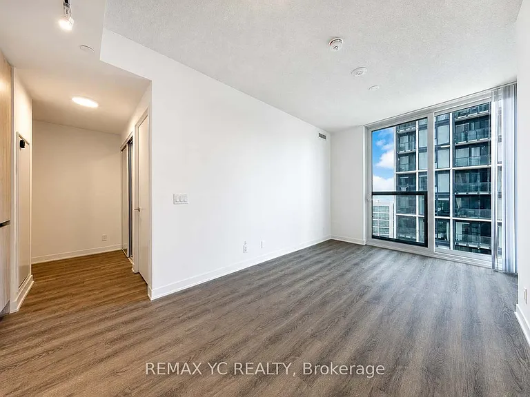 180 Front St E #2212 — Photo 8