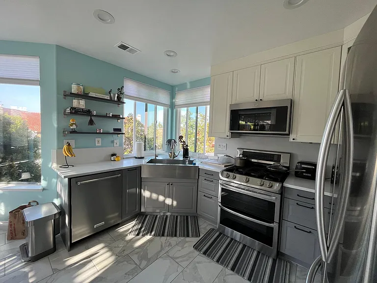 Versailles Ct — Photo 16