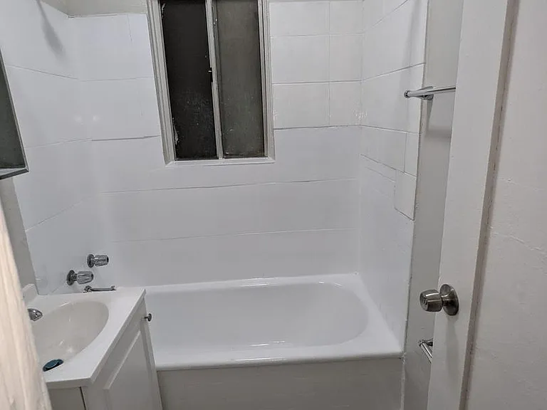 832 W Florence Ave #8A — Photo 7