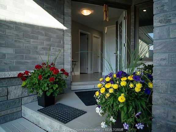 5th image of 3550 Hallee Cres