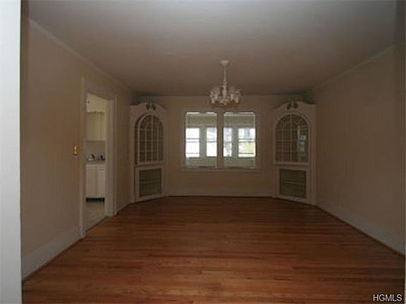 5th image of 529 Stanley Ave