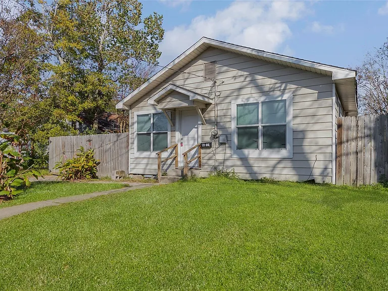 218 E Hunnicutt St — Photo 12