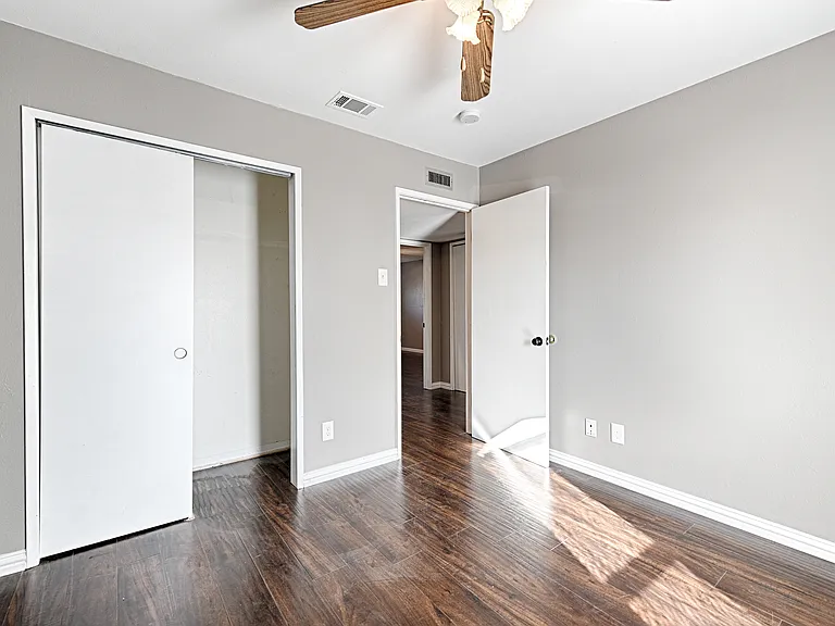 2241 Lockwood Dr — Photo 8