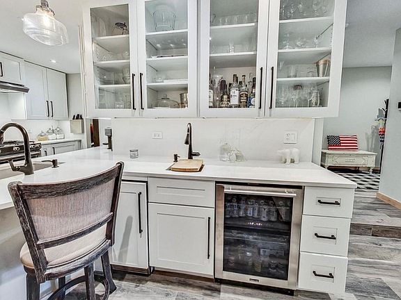 Wet bar with icemaker and dual zone beverage/wine refrigerator