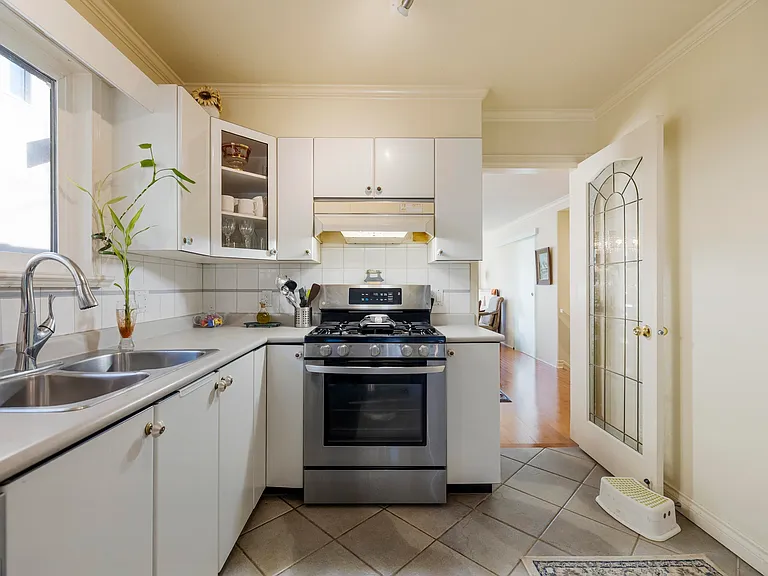538 W 25th St — Photo 10