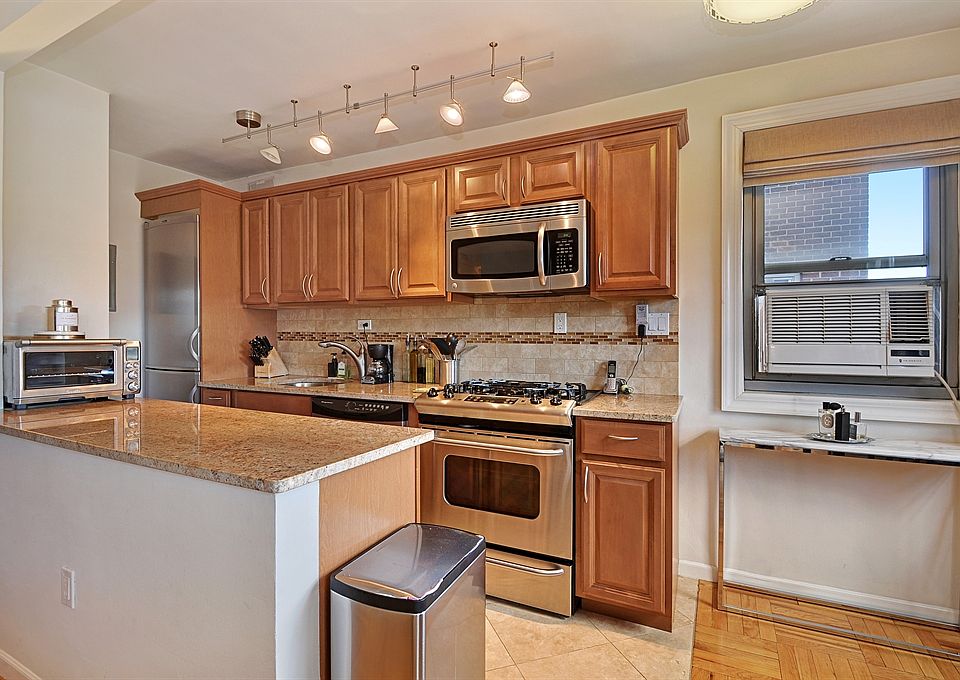 2nd image of 230 Jay St #16E