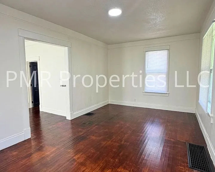 3906 Terrace Ave — Photo 7