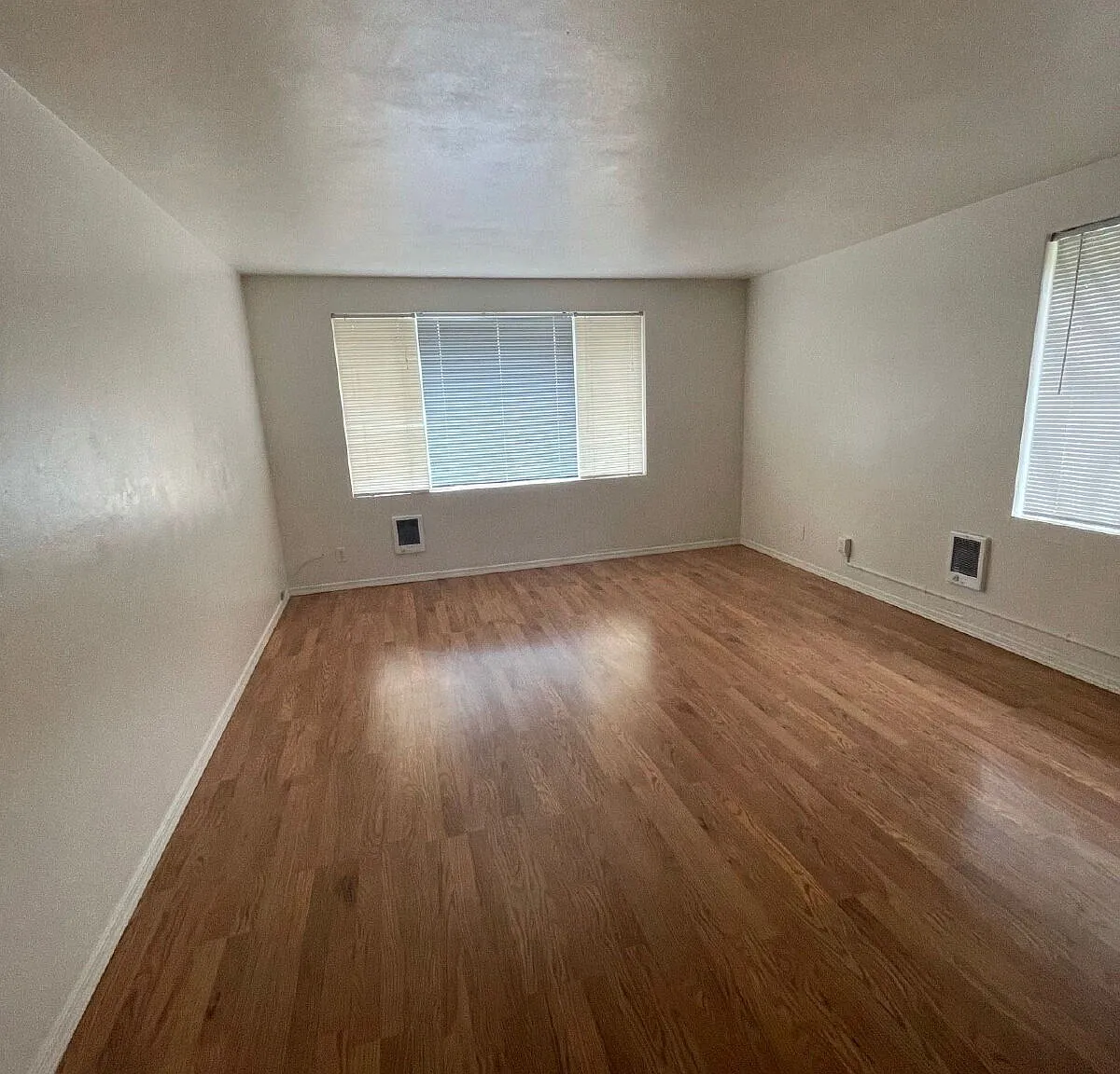 1 bed, 1.0 bath, 460 sqft, $995 — Photo 2