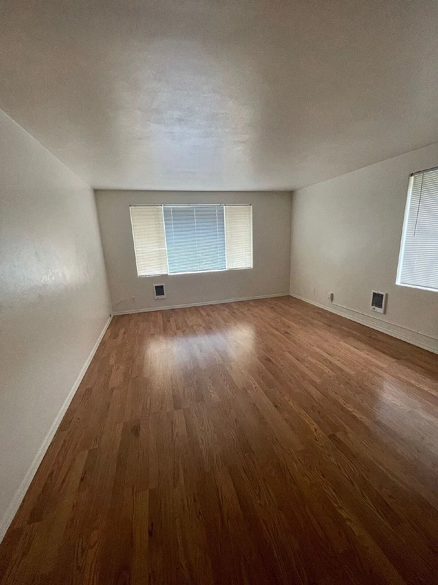 Building Photo - 1911 Kincaid St #5