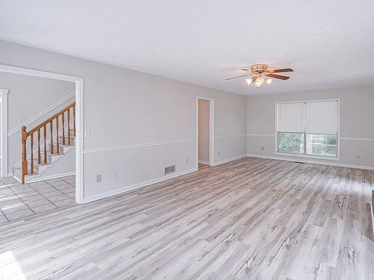 2402 Betsy Ct SW — Photo 11
