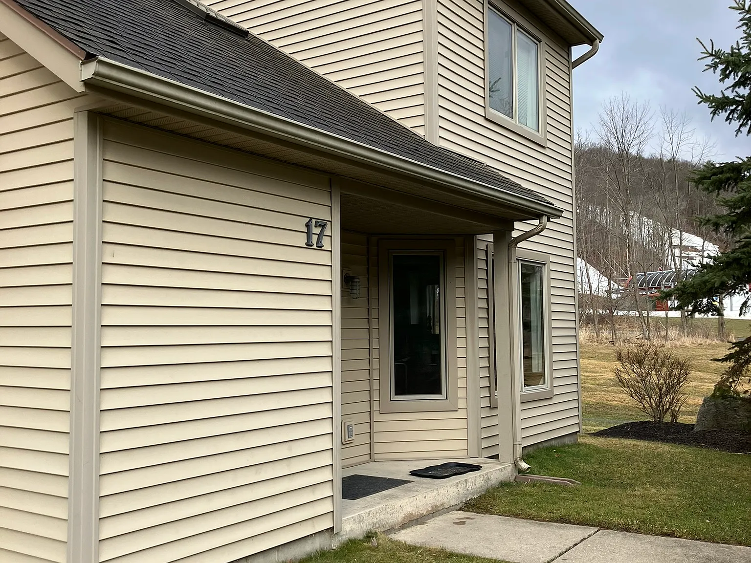 3 bed, 1450 sqft, $3,300 — Photo 2