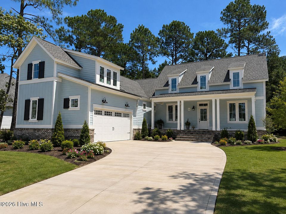1st image of 725 Breezewood Drive SE