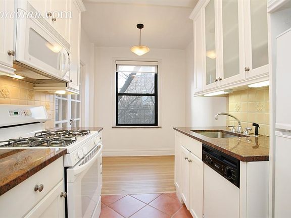 3rd image of 124 W 93rd St APT 6F