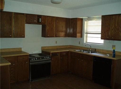 2nd image of 2124 Pinehurst Dr