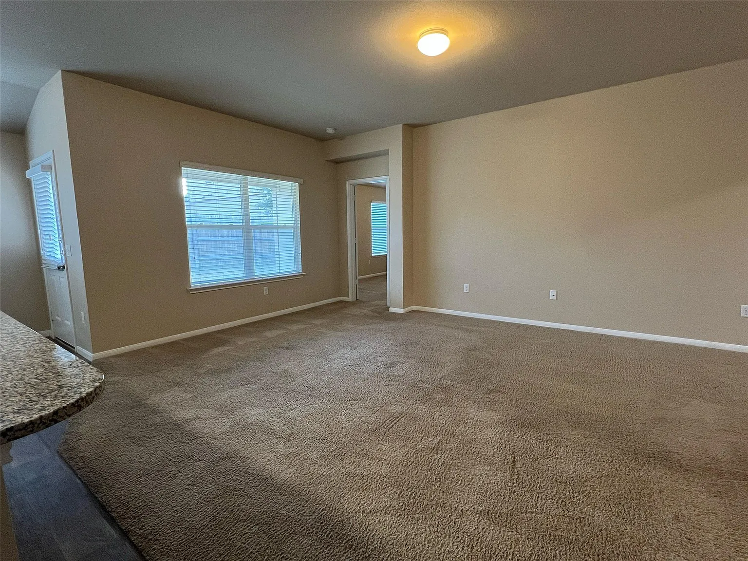 3 bed, 2.0 bath, 1467 sqft, $2,000 — Photo 4