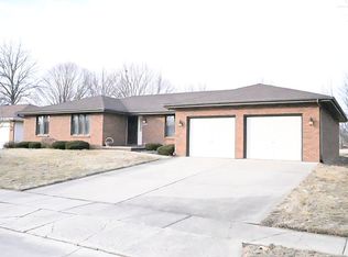 2525 Winfield Dr, Springfield, IL 62704