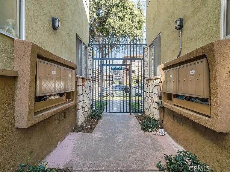 2309 Cedar Ave — Photo 16