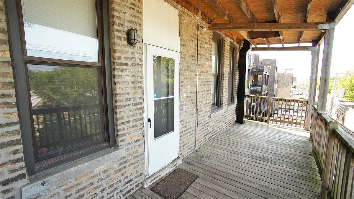 Building Photo - 1813 N Milwaukee Ave #3R