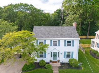 29 Huntington Dr, Rumford, RI 02916