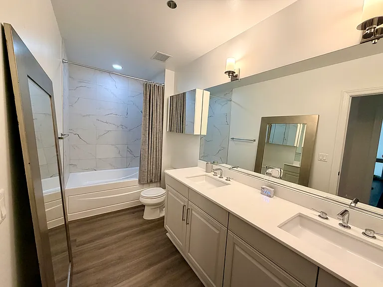 2.5 W Delaware Pl #4 — Photo 8