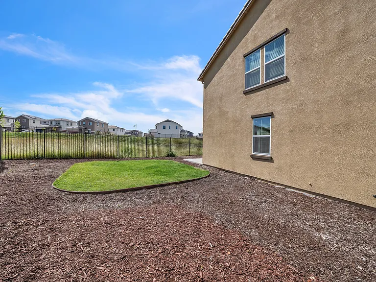 4562 Butterfly Ridge Dr — Photo 46