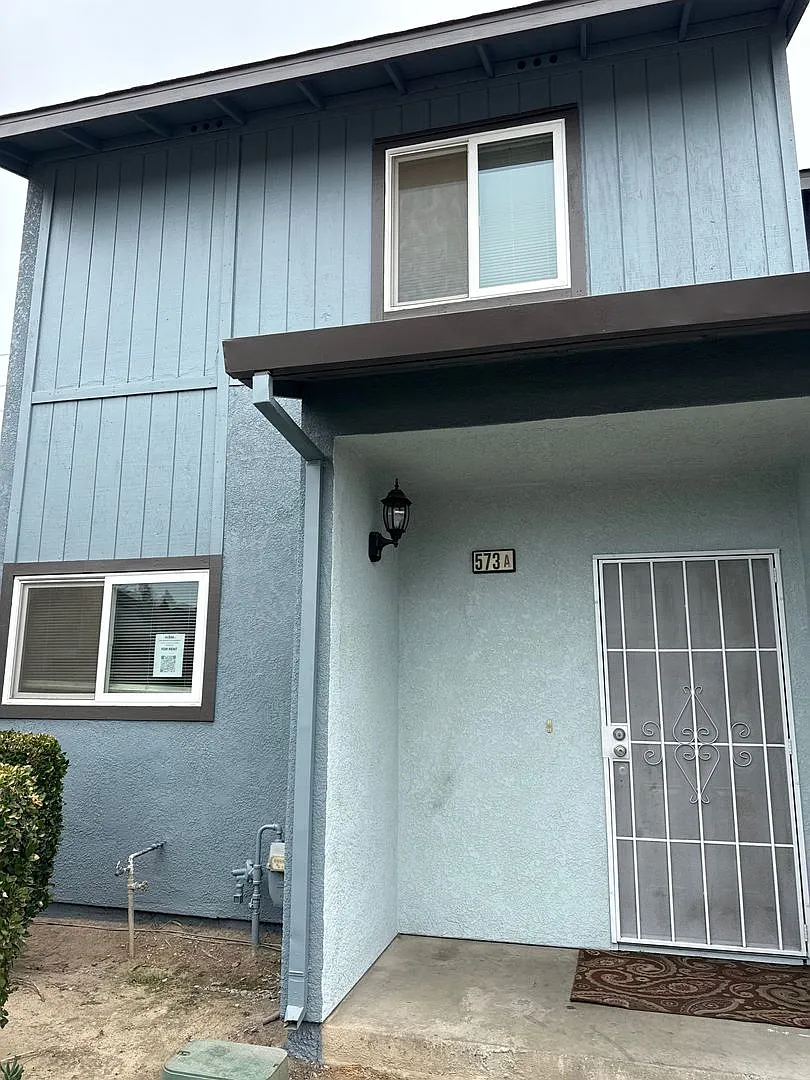 Townhouse in a gated community near Creekside Golf Course — Photo 2