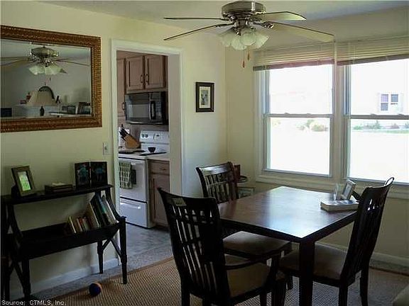 4th image of J6 St Marc Cir