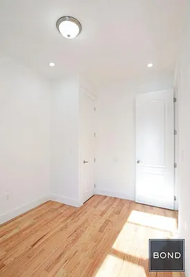 Rented by Bond New York | media 23