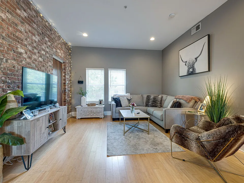 3204 Long Blvd #202