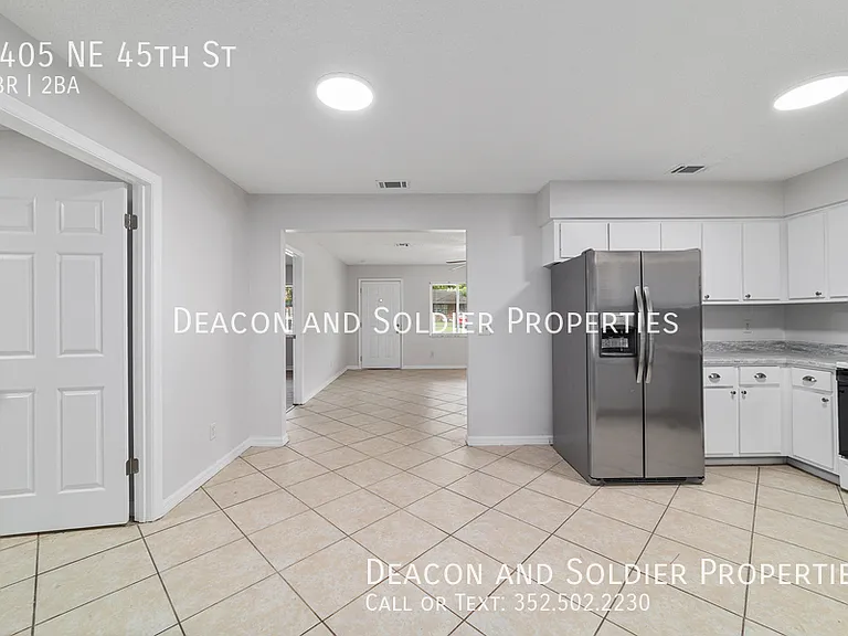 3405 NE 45th St — Photo 12