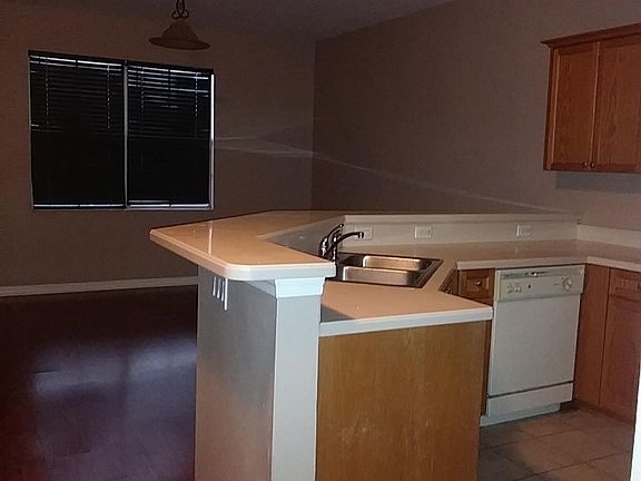 Kitchen//Dinning Room