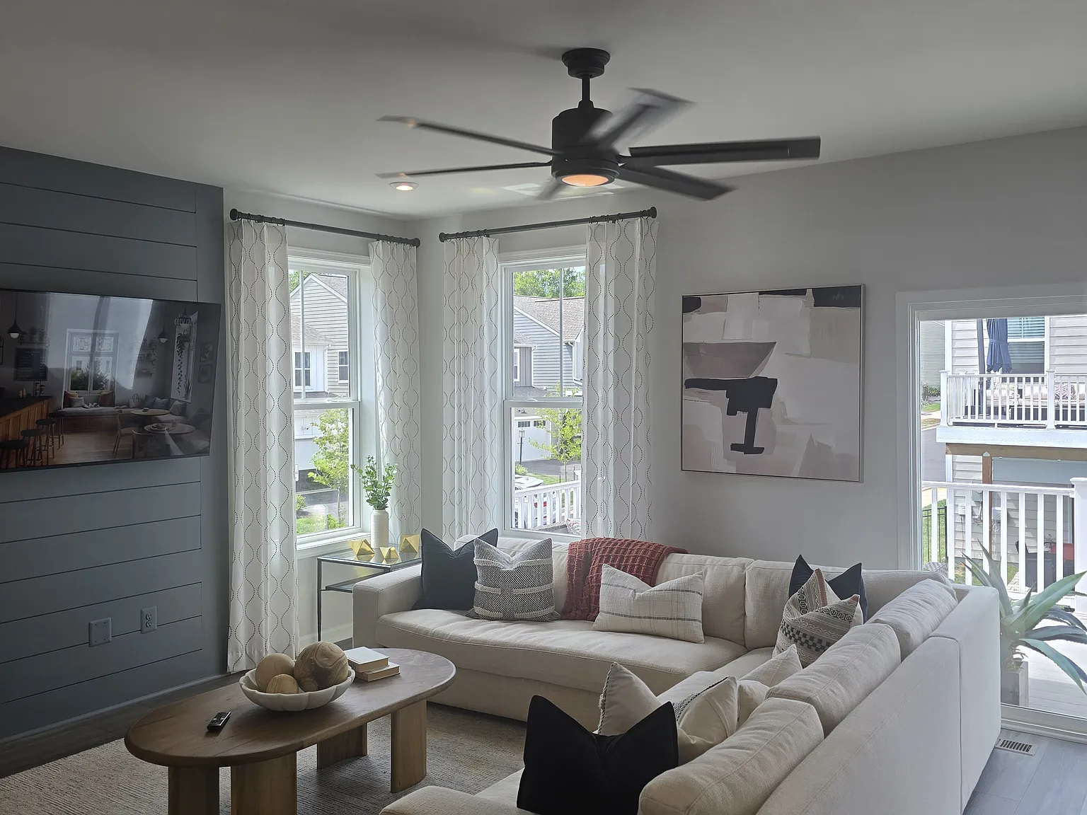 4 bed, 3.5 bath, 2100 sqft, $2,850 — Photo 2