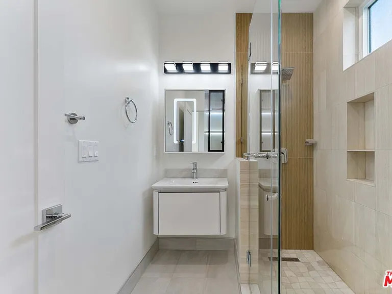 3930 Minerva Ave — Photo 17