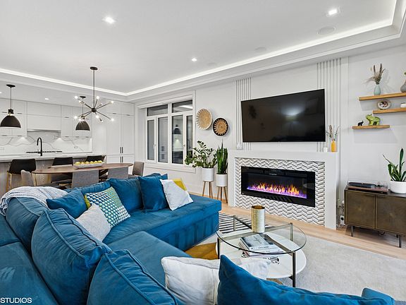 3rd image of 1346 W Walton St #2E