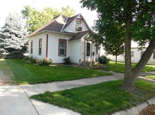 211 W 3rd St, Morton, MN 56270