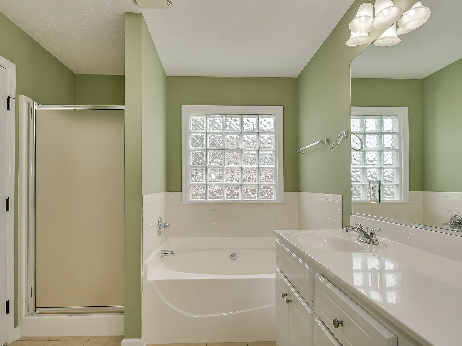 3 bed, 1713 sqft, $1,750 — Photo 3