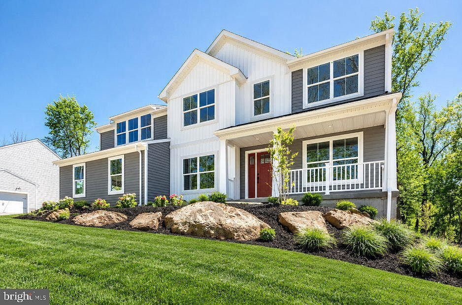 1st image of 3 Lucille Ln