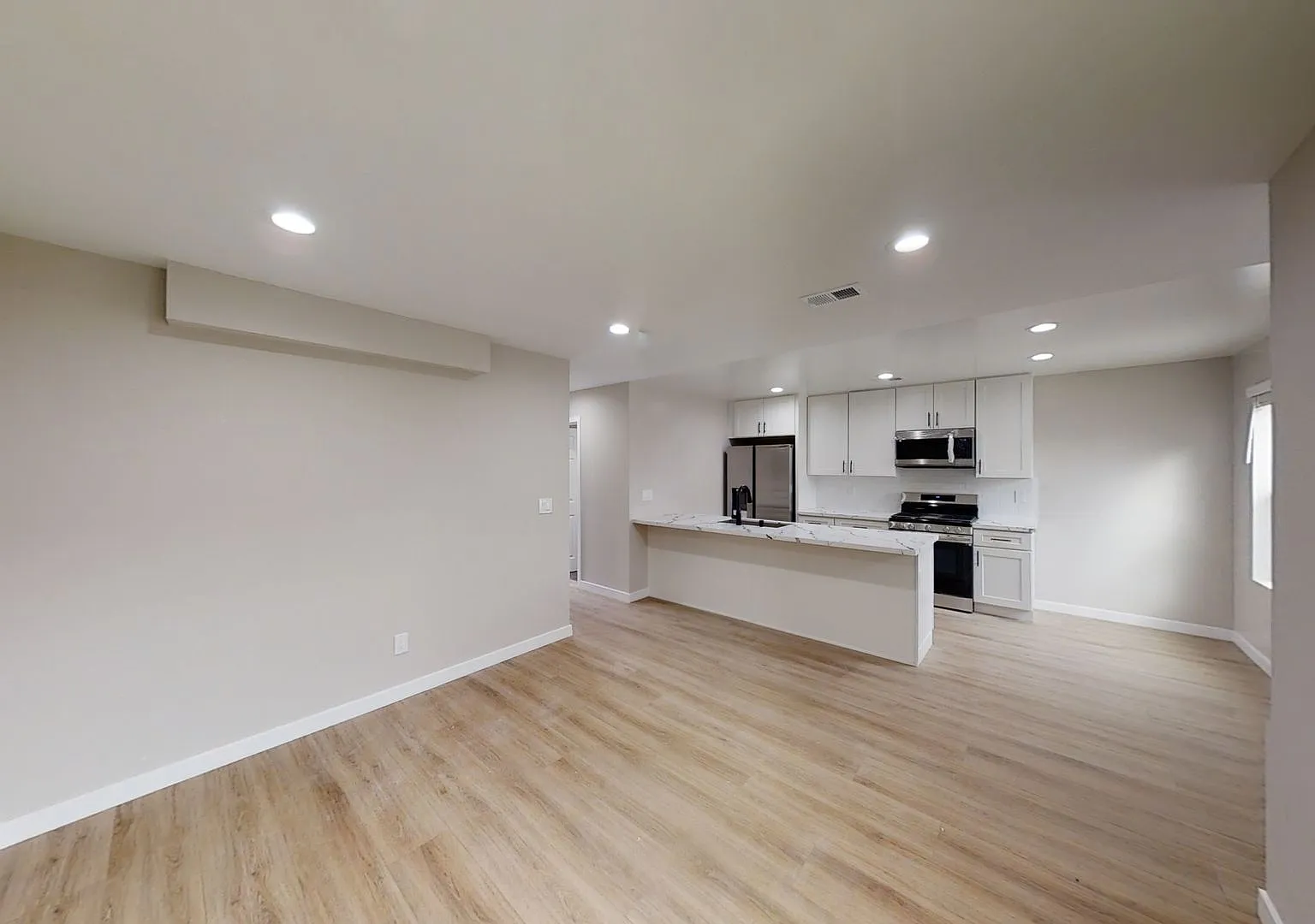 4BD/2BA, Close to Campus! — Photo 3