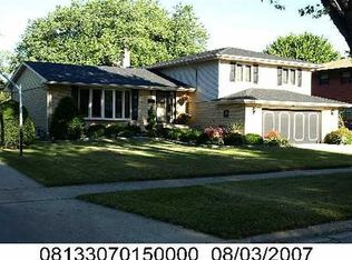 690 Cavan Ln, Des Plaines, IL 60016