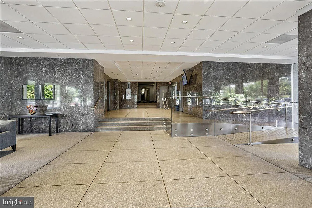 Studio, 642 sqft, $2,200 — Photo 4