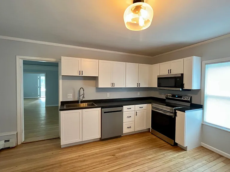 409 Hammond St #1 — Photo 3