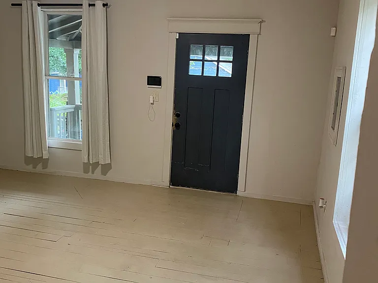 898 Smith St SW — Photo 3