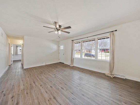5th image of 715 Carole Pl