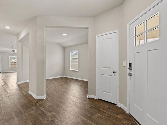 5th image of 215 Bunting Ln