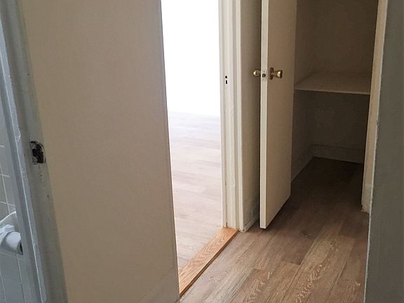 5th image of 3115 38th St