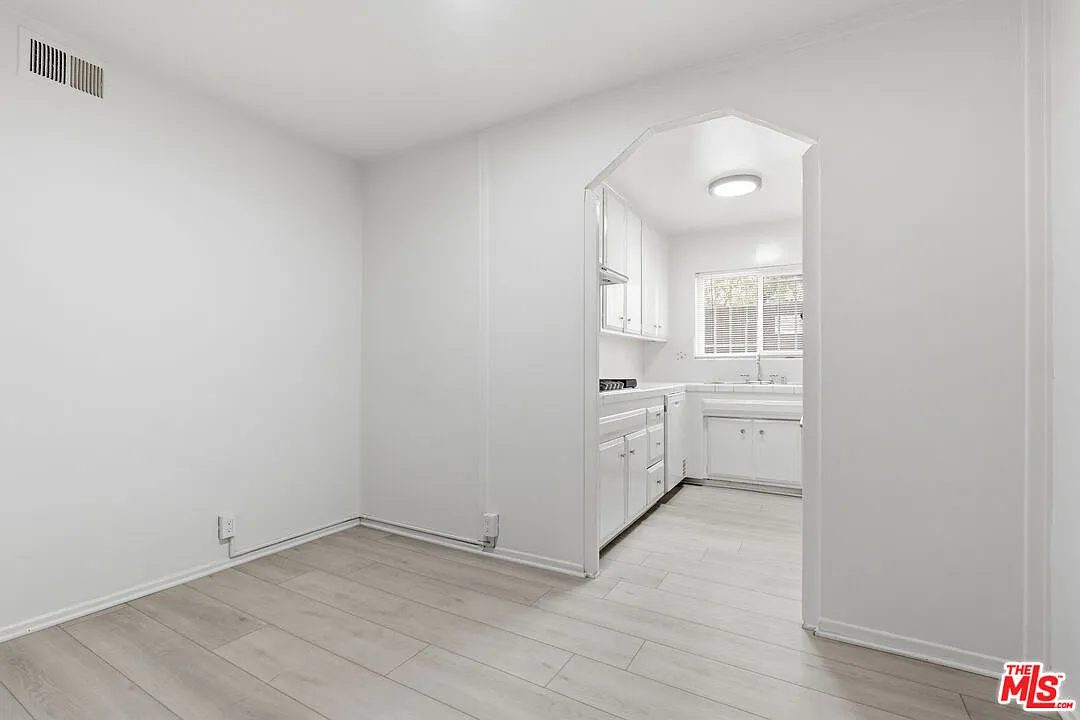 3 bed, 2.0 bath, 1400 sqft, $4,195 — Photo 3
